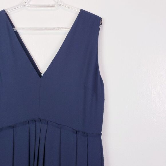 Lewit V-Neckline Midi Dress - Picture 4 of 11